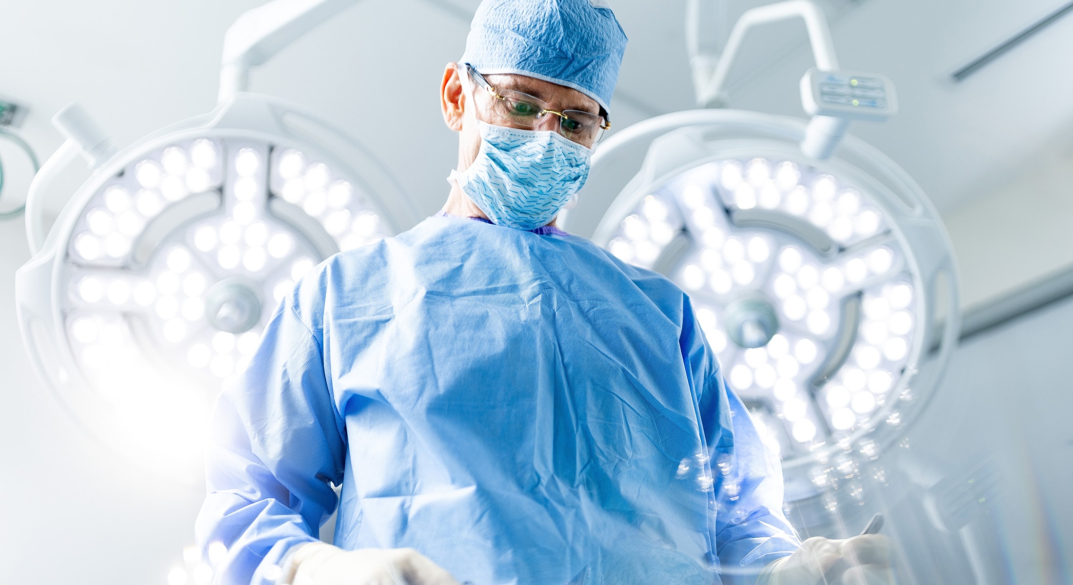 Surgeon in scrubs preparing for surgery.