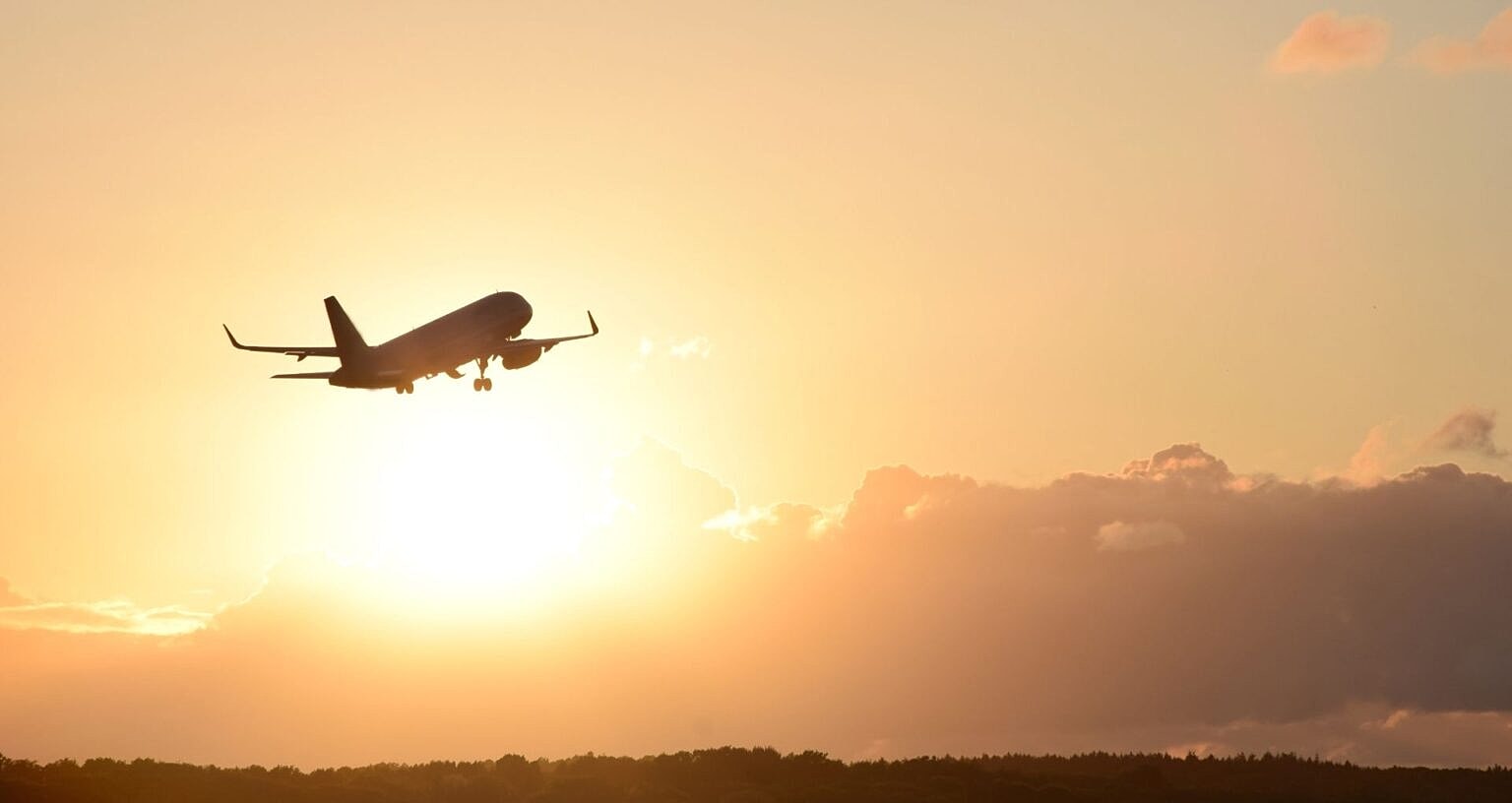 Exterior of Cruise restaurant with parking lot.